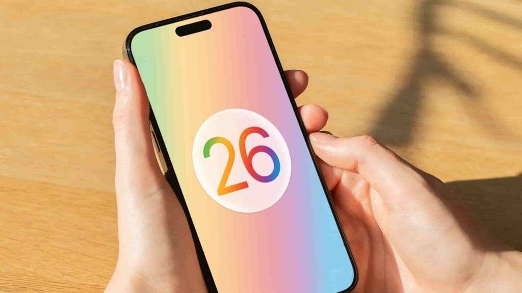 iOS 26 iPhones: क्या है इसमें नया, क्यों हो गया है वायरल? | Liquid Glass + AI फिचर्स