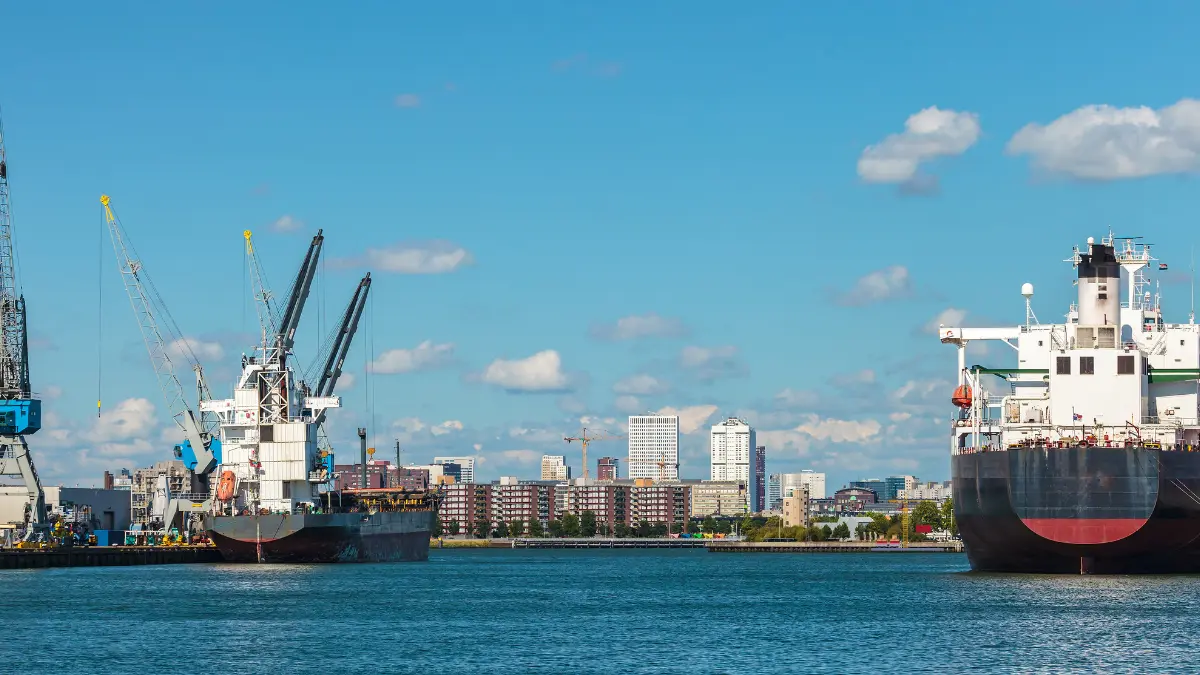 ट्रंप ने चीन पर 100% टैरिफ -Bharati Fast News