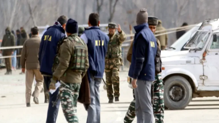 NIA की बड़ी कार्रवाई: कश्मीर में 120 जगह छापे, पाकिस्तान कनेक्शन उजागर, दो अफसर बर्खास्त