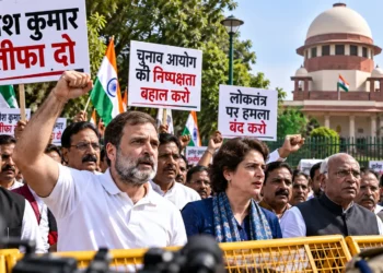 ज्ञानेश कुमार इस्तीफा मांग